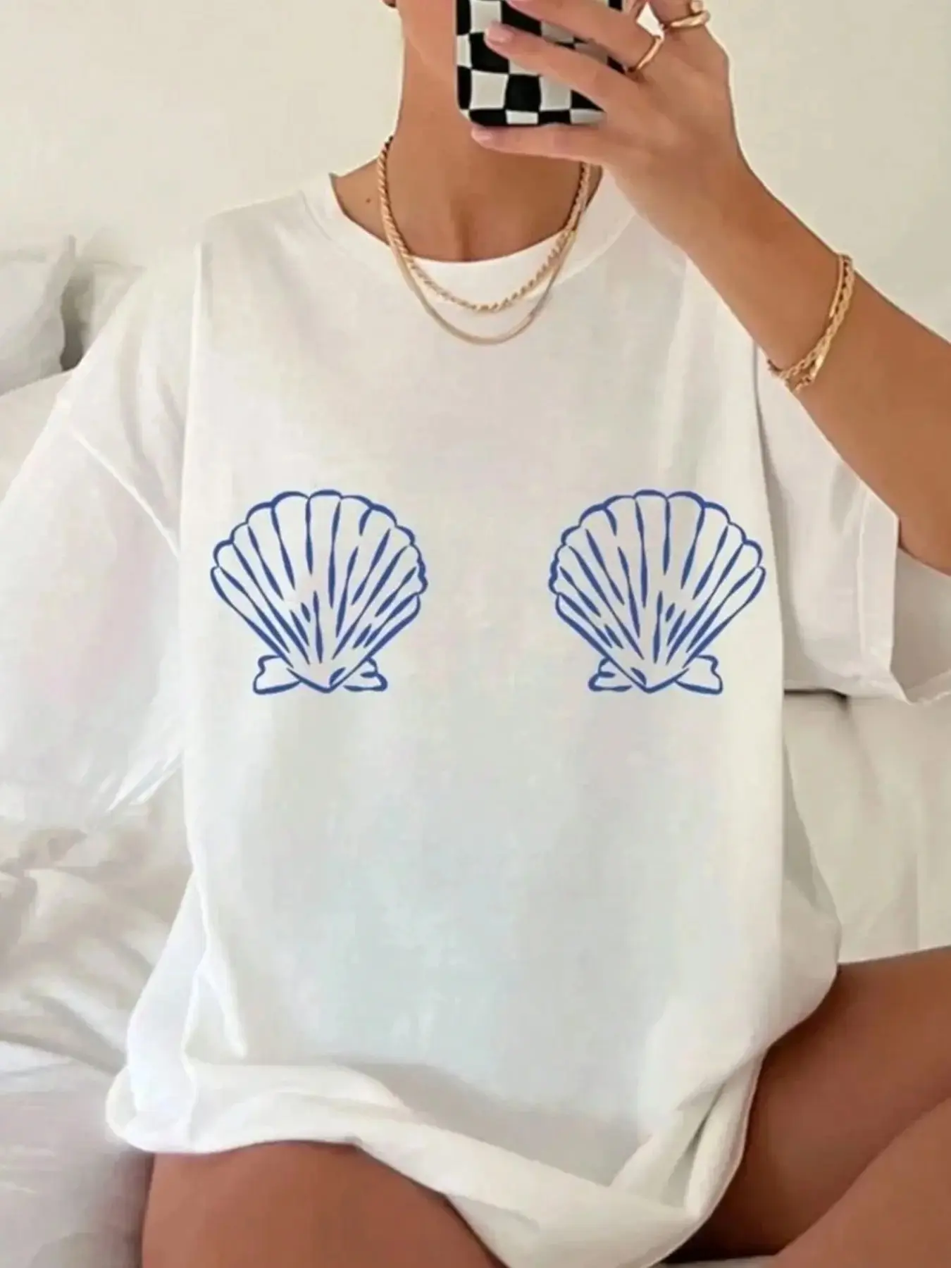 Summer Beach Seashell Graphic T-Shirt, Soft Breathable Oversized Loose-Fit Casual Tee, Y2K Aesthetic Streetwear Top for Women and Teen Girls, Washed Graphic Tee