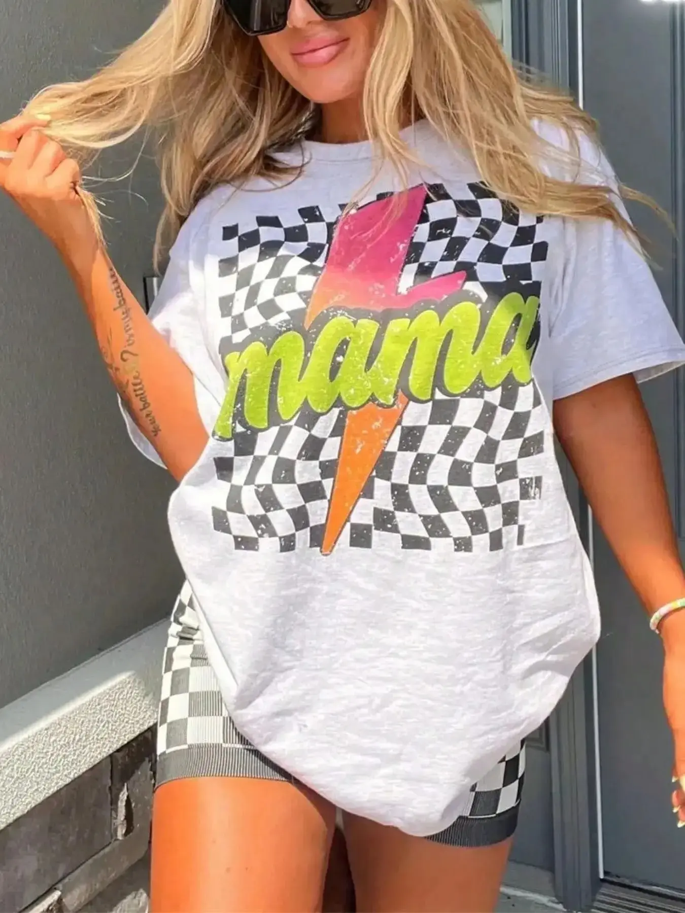 Women's Oversized Checkered Lightning Bolt "Mama" Graphic T-Shirt, Retro Y2K Street Style Casual Short Sleeve Tee Summer