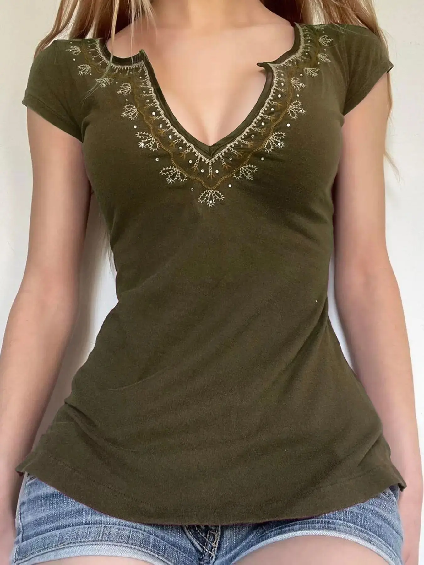 Design V Neck Embroidered Rhinestone Short Sleeve Retro Y2K Chic Women's Long Slim Fit T-Shirt, Summer Fashion Top, Unlined, No Collar