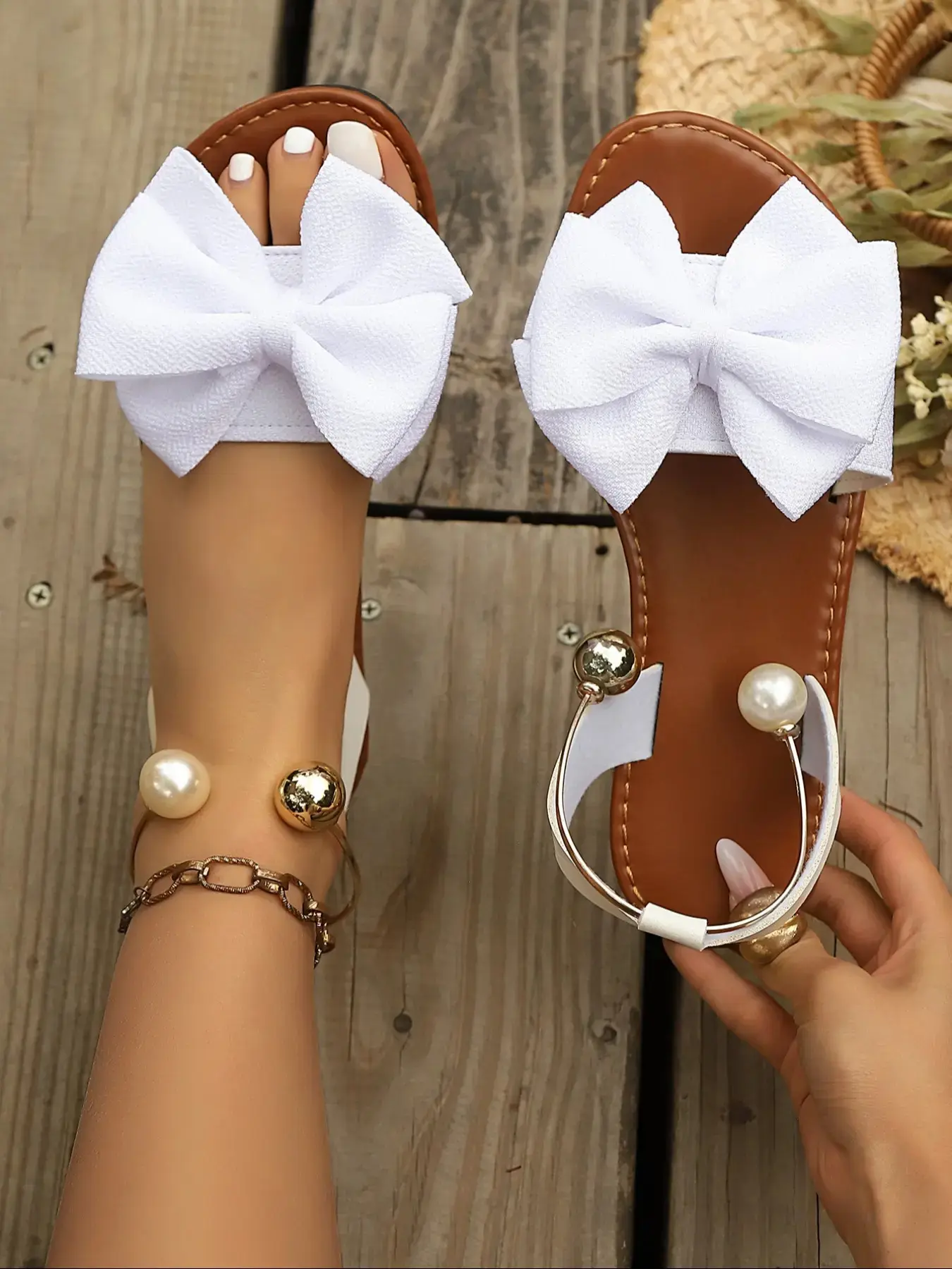 2026  plus size women's comfortable simple round toe bow decoration metal beaded flat sandals,  Style Slides, casual fashion outdoor beach vacation shoes
