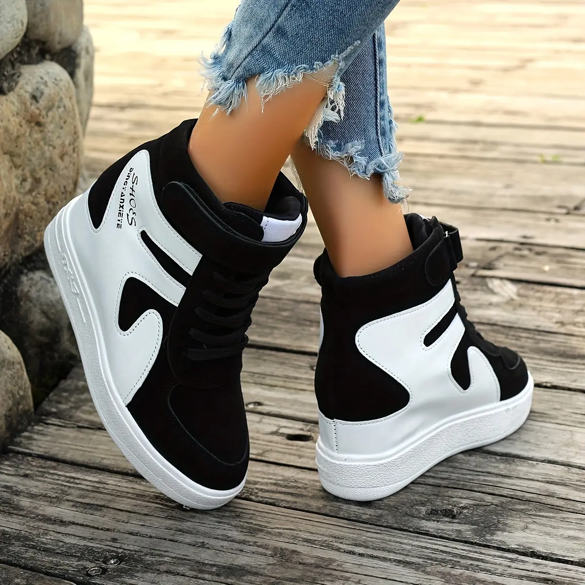 Four Seasons Korean Style Casual Sports Shoes for Women with 8cm Hidden Heel Platform Thick Sole Sneakers High Top Running Shoes High Top Shoes